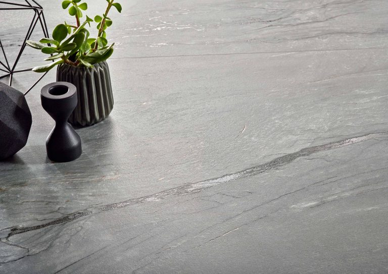 AMBIENTE_DET_MARBLE PLATINUM NATURAL GRIS 6OX120R.jpg